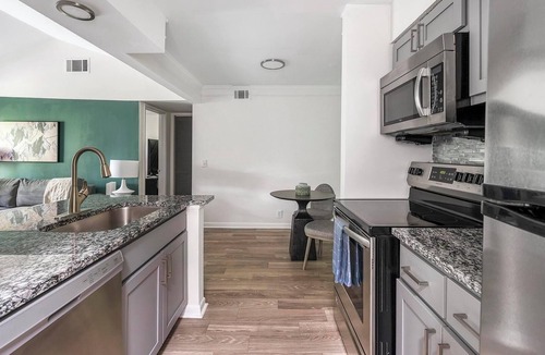 Green Hills Apartment | Landing | Amazing 1BD, Gym, Pool