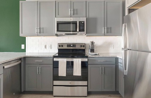 Terrell Apartment | Landing | Amazing 1BD, Gym