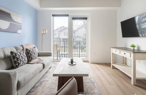 West End Apartment | Landing | Amazing 1BD, Pool, Gym