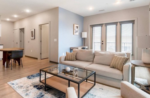 Pinch District Apartment | Landing | Amazing 1BD, Pool, Gym