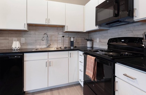 Pinch District Apartment | Landing | Amazing 1BD, Pool, Gym