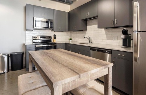 Uptown Apartment | Landing | Amazing 2BD in Uptown