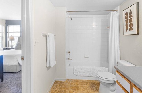Wichita Apartment | Landing at Crown Chase Apartments - 1 Bedroom in Downtown Wichita