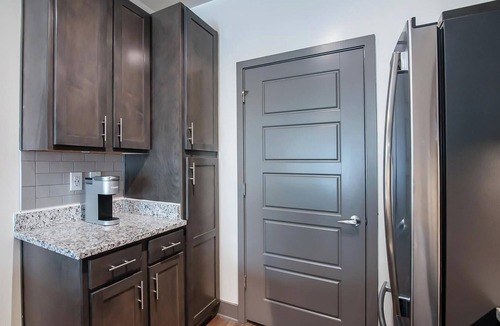 Hurstbourne Apartment | Landing | Beautiful 1BD, Gym, Clubhouse