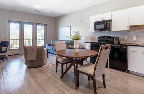 Pinch District Apartment | Landing | Beautiful 1BD, Pool, Rooftop Lounge