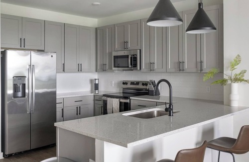 Brentwood Apartment | Landing | Beautiful 1BD, Gym, Clubhouse