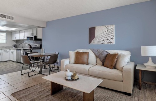 Glendale Apartment | Landing | Beautiful 2BD in Glendale