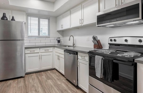Glendale Apartment | Landing | Beautiful 2BD in Glendale