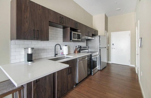 Springfield Apartment | Landing | Beautiful Studio, Rooftop Lounge, Gym