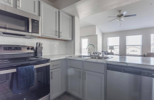 Broken Arrow Apartment | Landing | Beautiful 1BD, Game Room, Gym