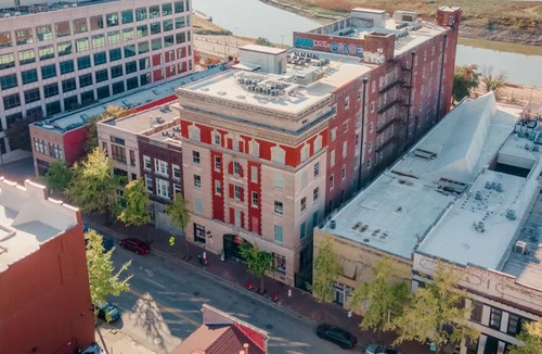 Downtown Memphis Apartment | Landing | Chic 1BD, Courtyard, Gym