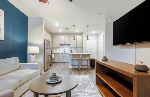 Covington Apartment | Landing | Chic 1BD, Gym, Yoga Studio
