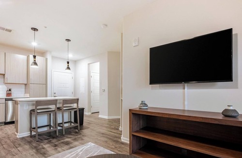 Covington Apartment | Landing | Chic 1BD, Gym, Yoga Studio