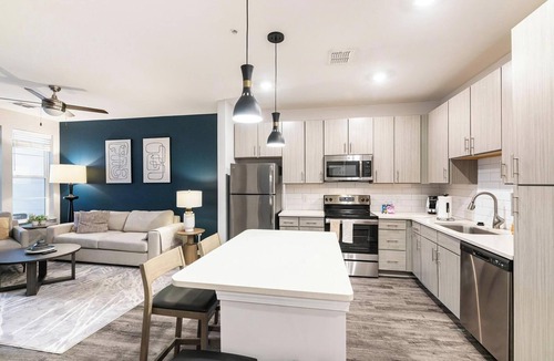 Covington Apartment | Landing | Chic 1BD, Gym, Yoga Studio