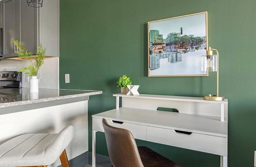 Terrell Apartment | Landing | Chic 1BD, Gym