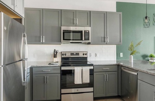 Terrell Apartment | Landing | Chic 1BD, Gym