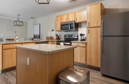 Eureka Apartment | Landing | Chic 2BD, Clubhouse, Gym