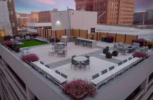 Downtown Kansas City Apartment | Landing | Chic 2BD, Game Room, Yoga Studio