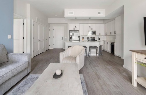 Franklin Apartment | Landing | Chic 2BD in Cool Springs