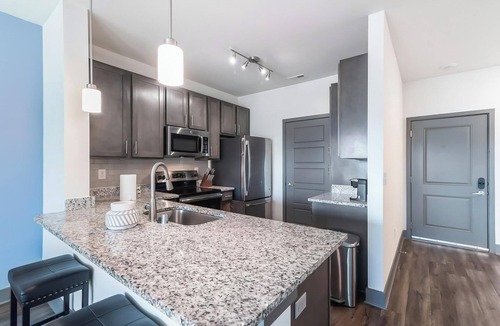 Hurstbourne Apartment | Landing | Modern 1BD, Gym, Clubhouse