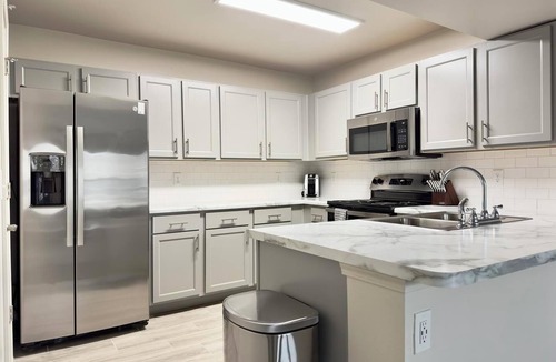 Belton Apartment | Landing | Modern 1BD, Gym, Pool