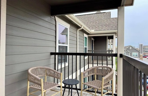 Belton Apartment | Landing | Modern 1BD, Gym, Pool