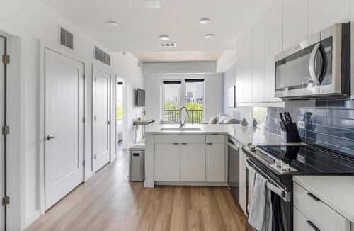 West End Apartment | Landing | Modern 1BD, Pool, Gym