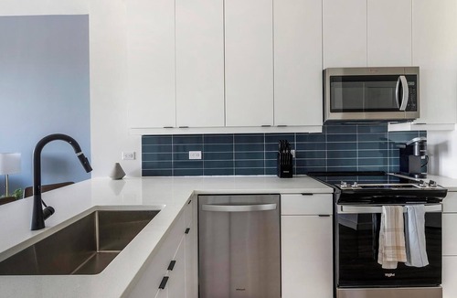 West End Apartment | Landing | Modern 1BD, Pool, Gym