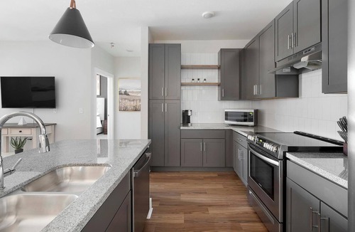 Ferndale Apartment | Landing | Modern 1BD, Gym, Yoga Studio