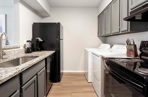 Cordova Apartment | Landing | Modern 2BD, Gym, Pool