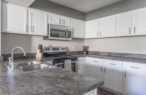 Broken Arrow Apartment | Landing | Spectacular 1BD, Pool, Courtyard