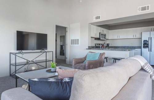 Broken Arrow Apartment | Landing | Spectacular 2BD, Courtyard, Gym