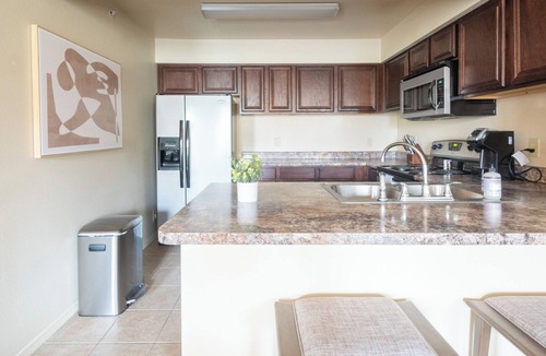 Broken Arrow Apartment | Landing | Spectacular 2BD, Pool, Gym