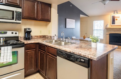Broken Arrow Apartment | Landing | Spectacular 2BD, Pool, Gym