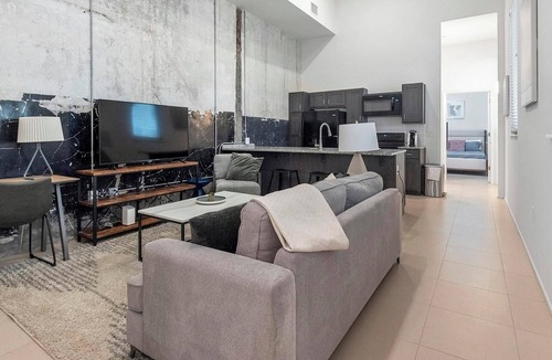 Downtown Memphis Apartment | Landing | Spectacular 1BD, Gym, Courtyard