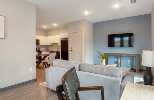 Pinch District Apartment | Landing | Spectacular 1BD, Yoga Studio