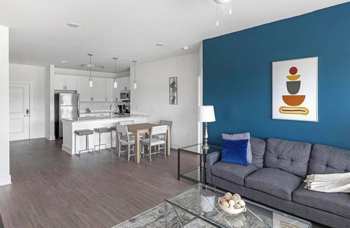Athens Apartment | Landing | Spectacular 2BD, Pool, Gym