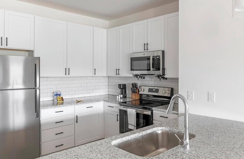 Athens Apartment | Landing | Spectacular 2BD, Pool, Gym