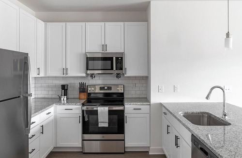 Athens Apartment | Landing | Spectacular 2BD, Pool, Gym