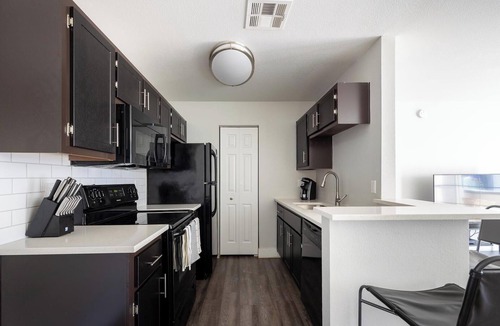 Greenbell Apartment | Landing | Spectacular 2BD, Gym, Pool