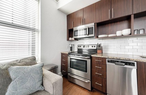Financial District Apartment | Landing | Spectacular 2BD, Pool, Game Room
