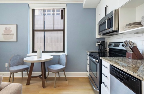 Financial District Apartment | Landing | Stunning 1BD, Yoga Studio, Gym