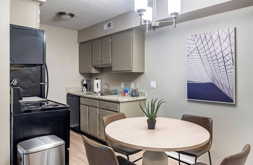 South Tulsa Apartment | Landing | Stunning 1BD, Clubhouse, Gym