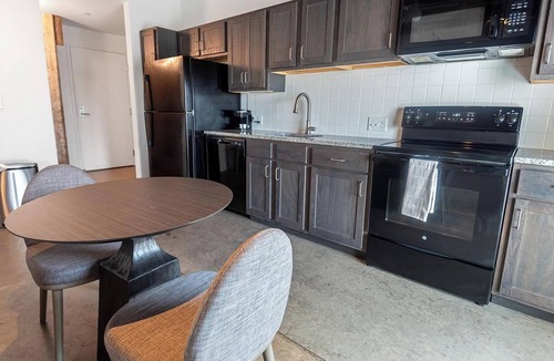 Downtown Memphis Apartment | Landing | Stunning 1BD, Gym, Courtyard