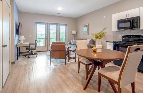 Pinch District Apartment | Landing | Stunning 1BD, Pool, Gym