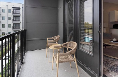 Pinch District Apartment | Landing | Stunning 1BD, Pool, Gym
