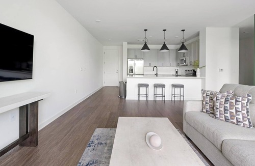 Brentwood Apartment | Landing | Stunning 1BD, Gym, Clubhouse