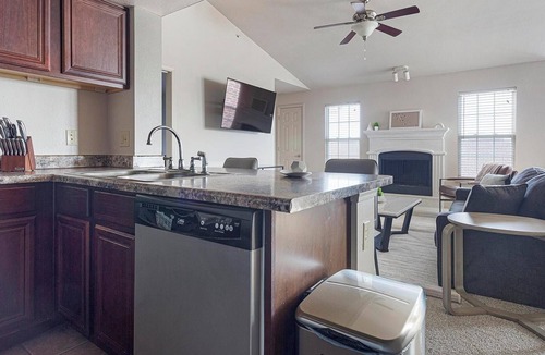 Broken Arrow Apartment | Landing | Stunning 2BD, Gym, Pool