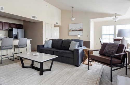 Broken Arrow Apartment | Landing | Stunning 2BD, Gym, Pool