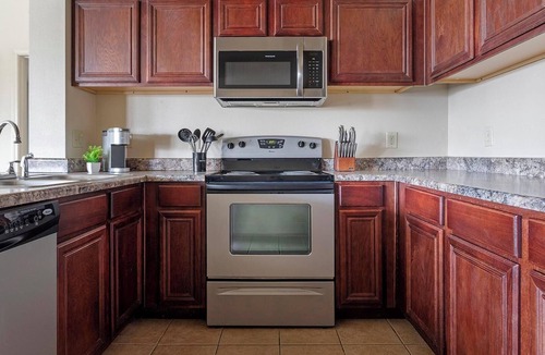 Broken Arrow Apartment | Landing | Stunning 2BD, Gym, Pool